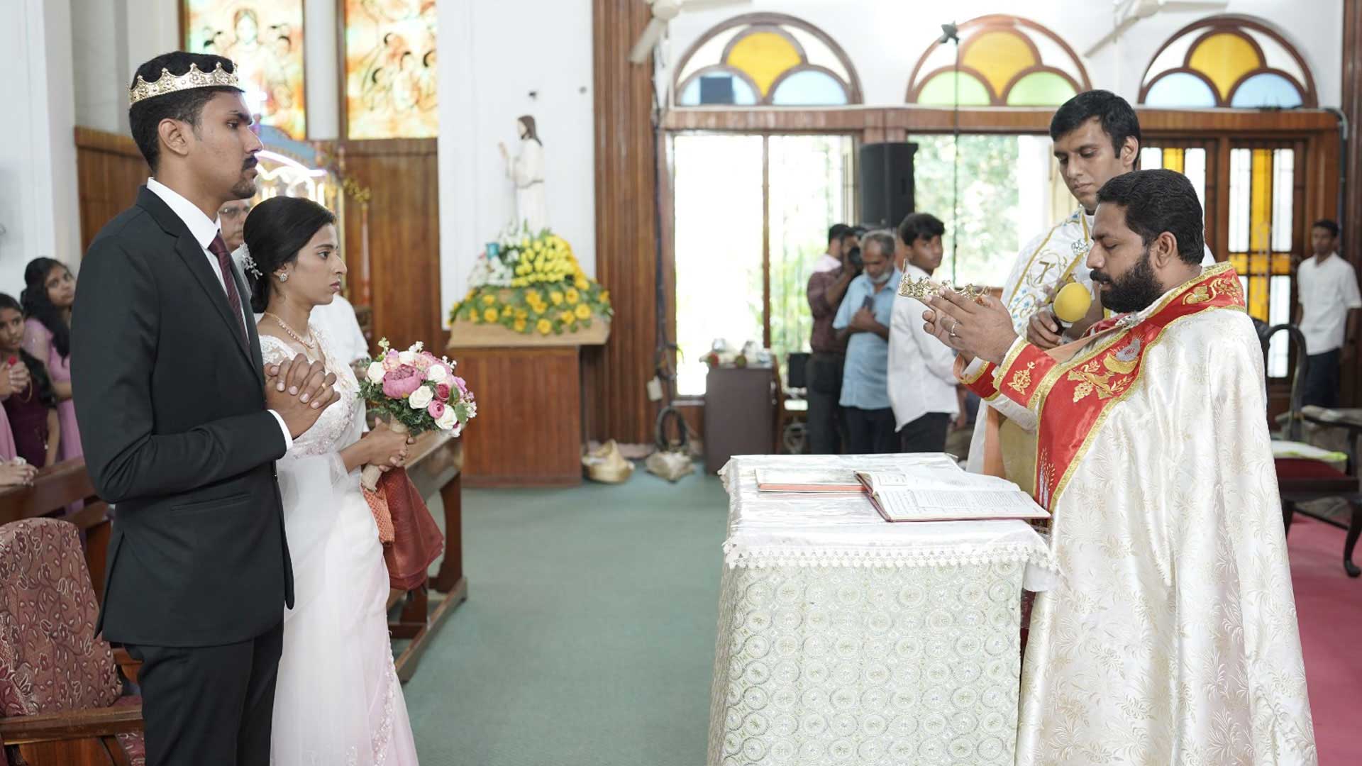 Kireedam Vazhvu (Crowning Ceremony)